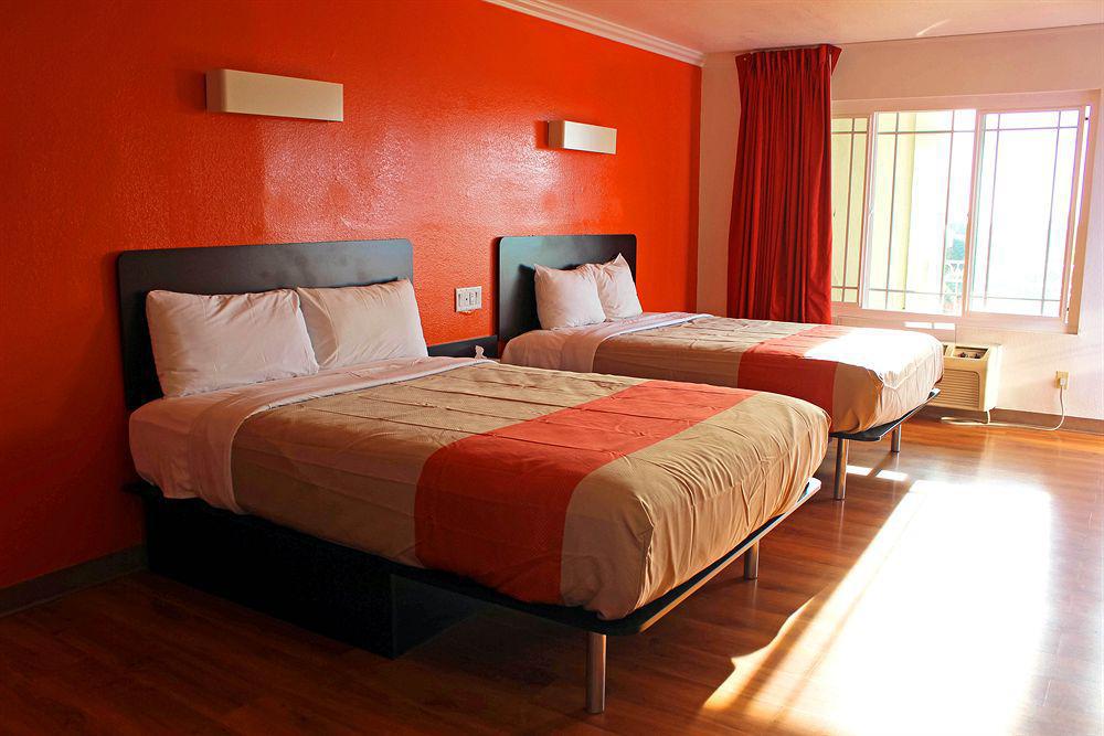 Motel 6-Vista, Ca Ngoại thất bức ảnh