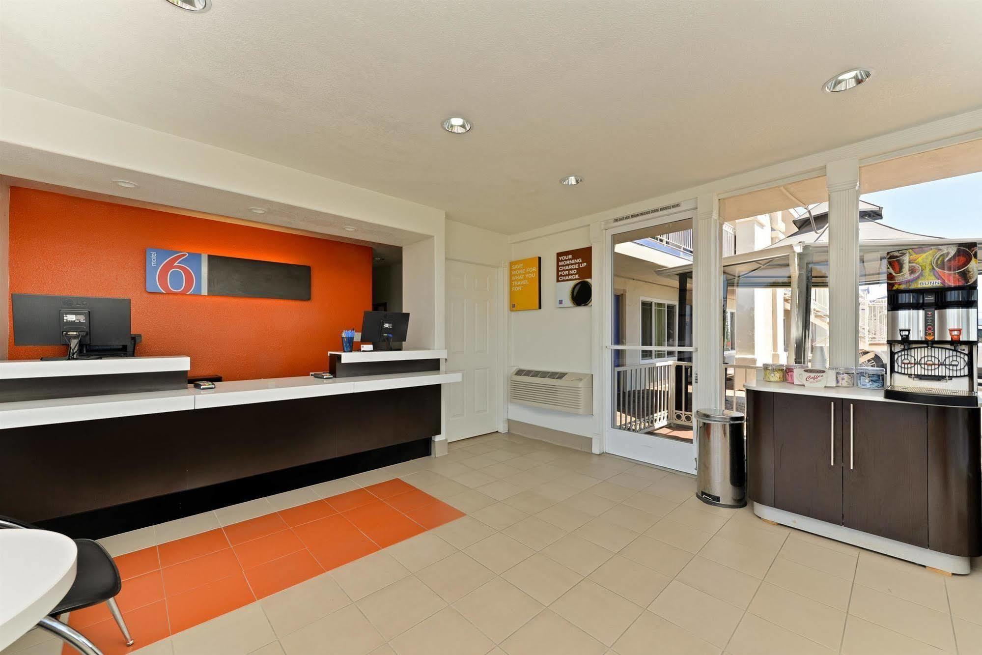 Motel 6-Vista, Ca Ngoại thất bức ảnh