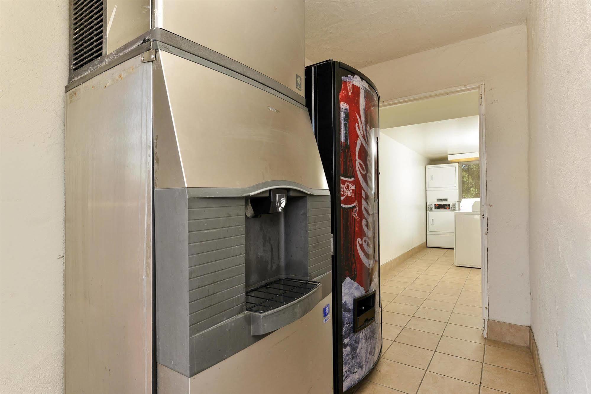 Motel 6-Vista, Ca Ngoại thất bức ảnh