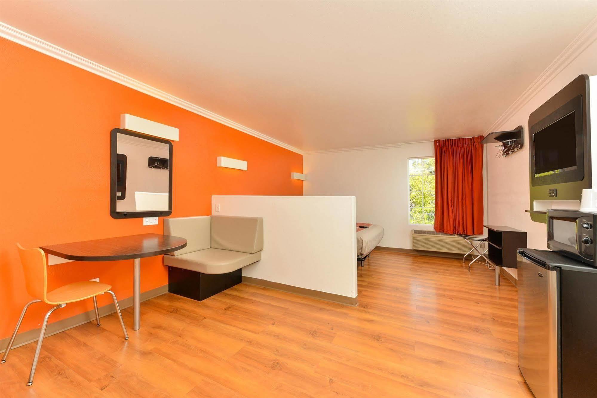 Motel 6-Vista, Ca Ngoại thất bức ảnh