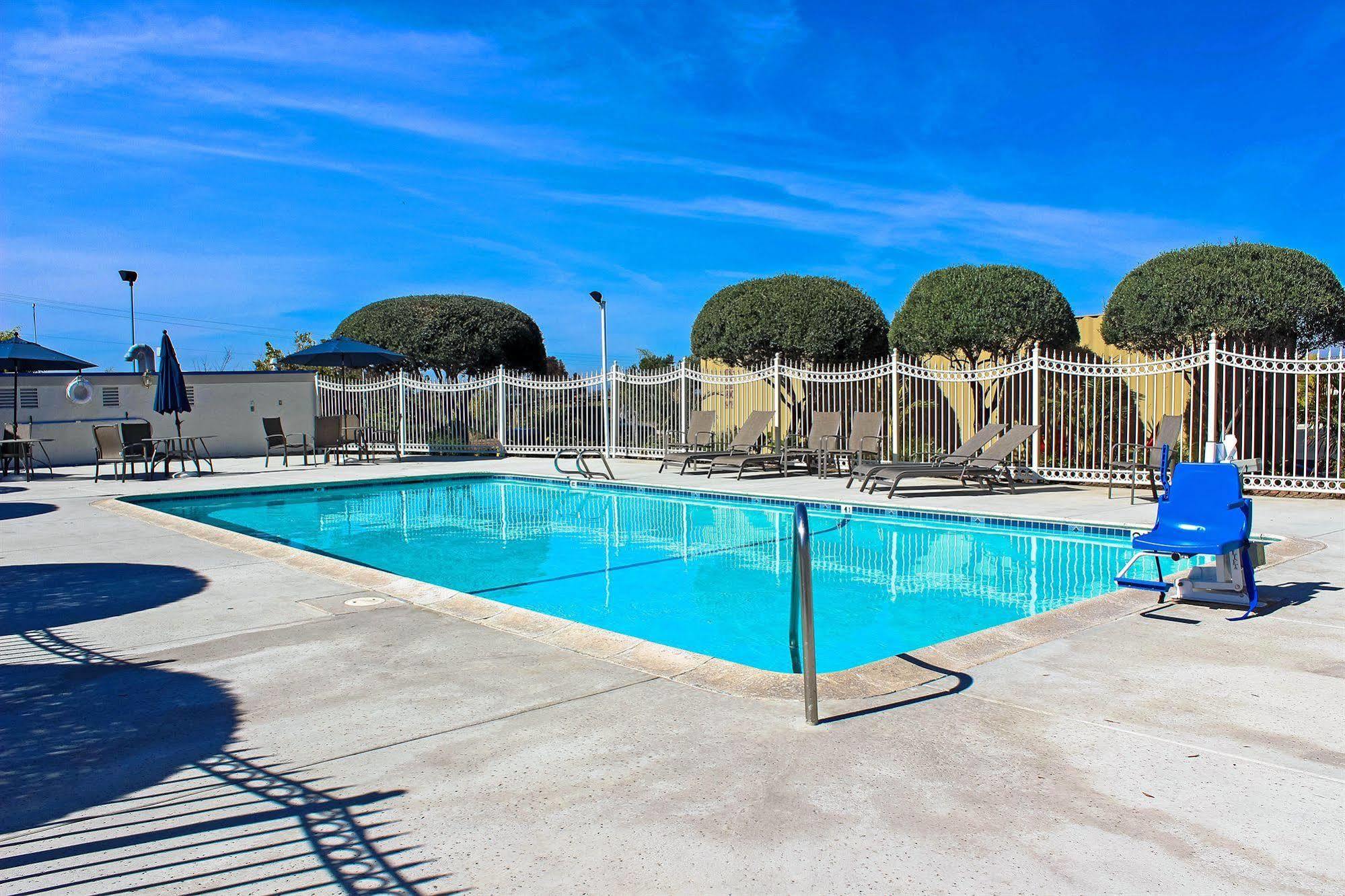 Motel 6-Vista, Ca Ngoại thất bức ảnh