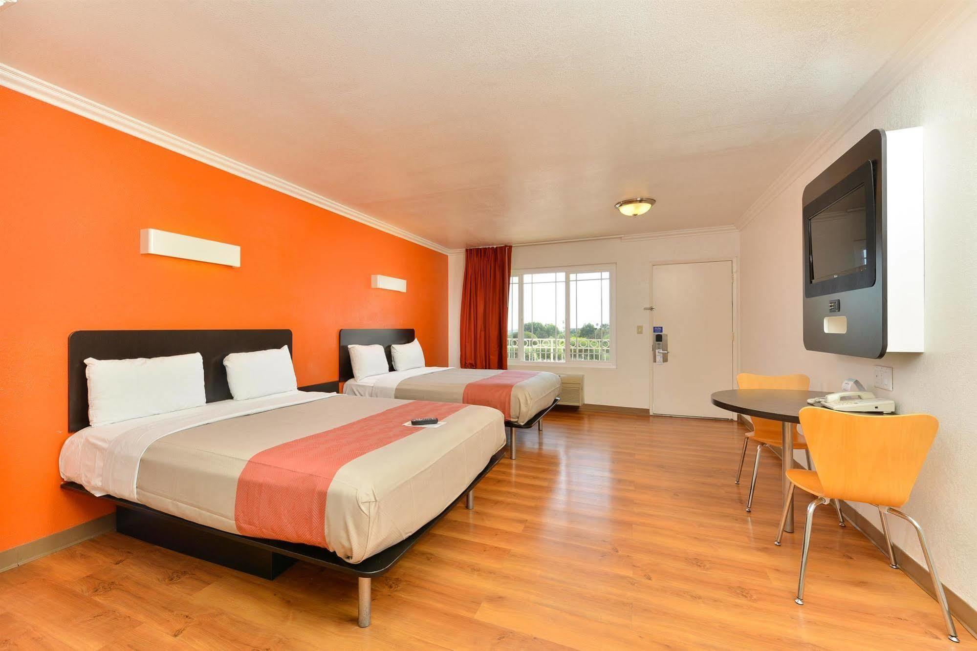Motel 6-Vista, Ca Ngoại thất bức ảnh