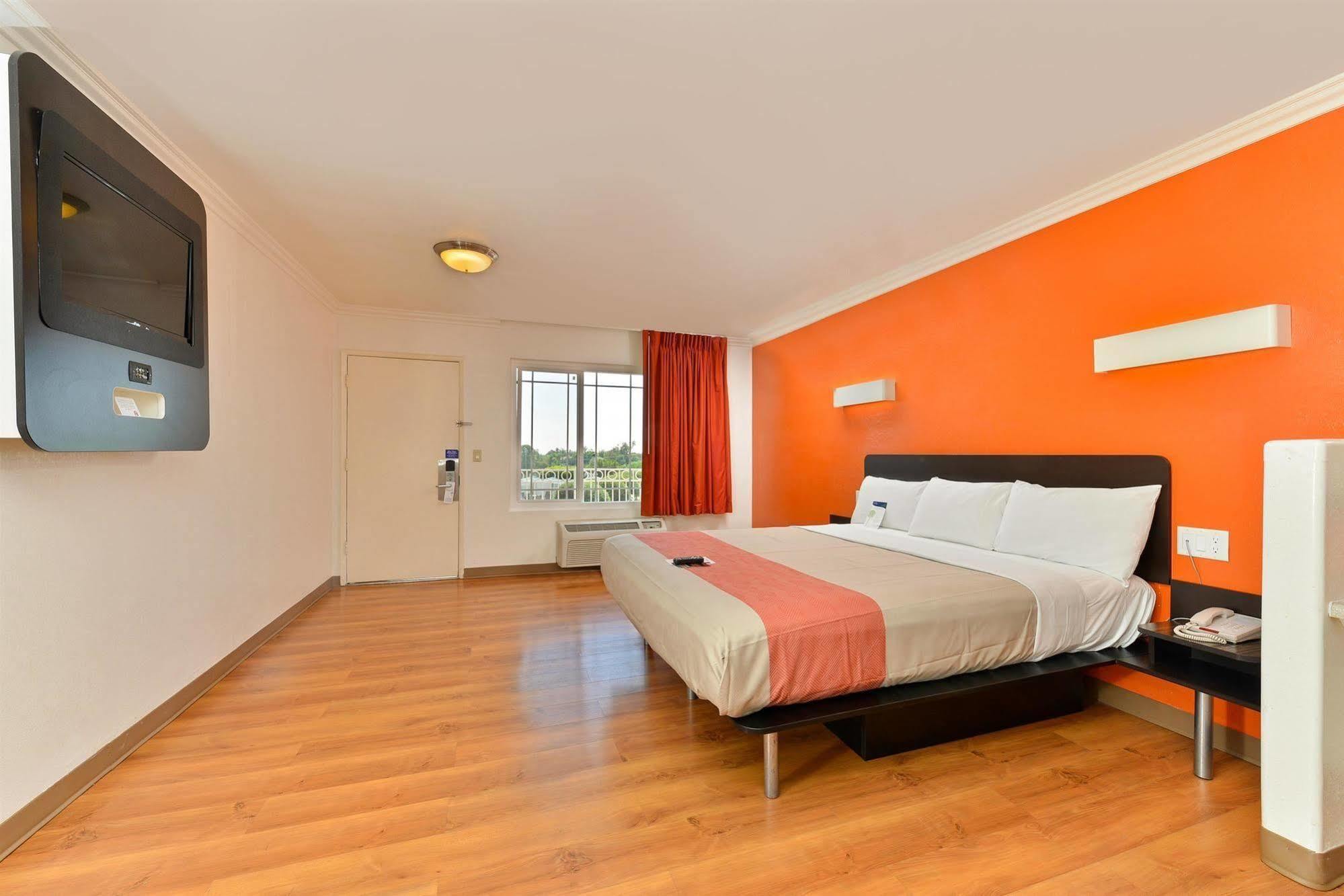 Motel 6-Vista, Ca Ngoại thất bức ảnh