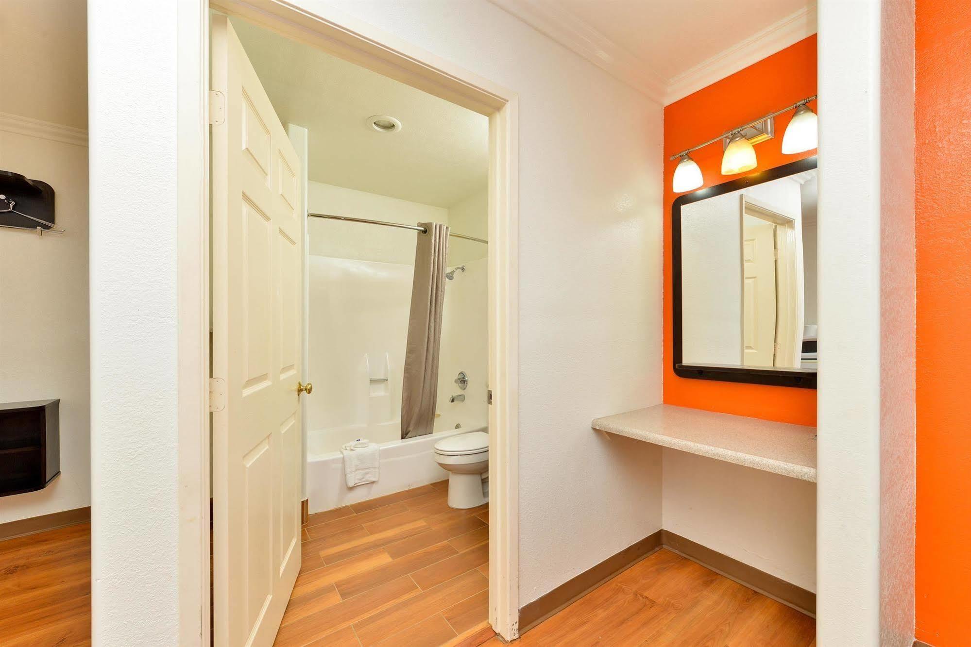 Motel 6-Vista, Ca Ngoại thất bức ảnh