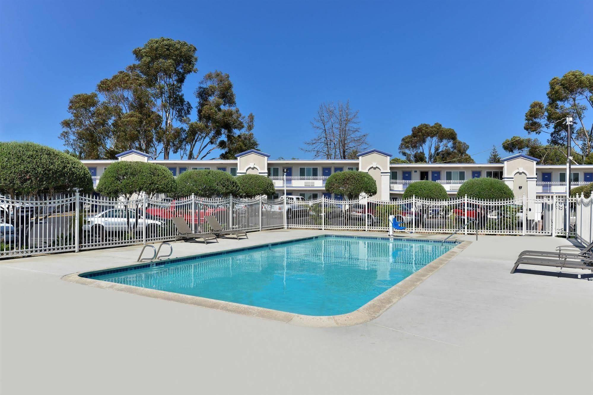Motel 6-Vista, Ca Ngoại thất bức ảnh